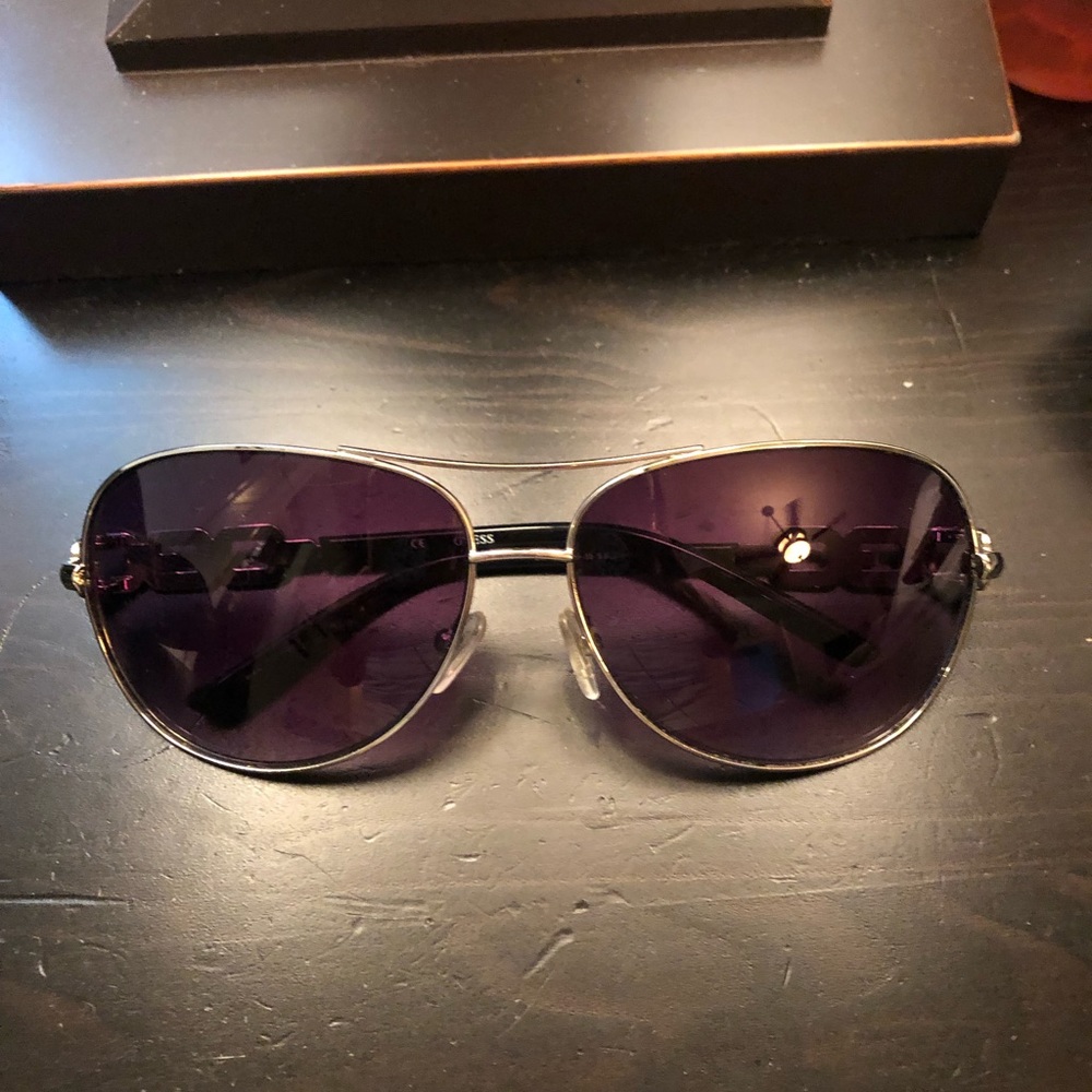 GUESS Sunglasses with original case - Picture 2 of 4